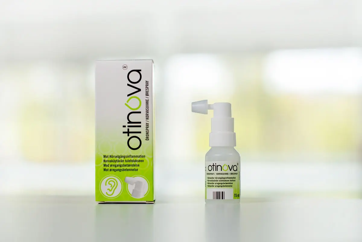 Otinova met achtergrond